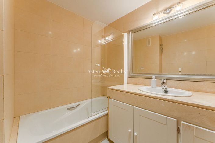 Image No.8-2 Bed Flat for sale