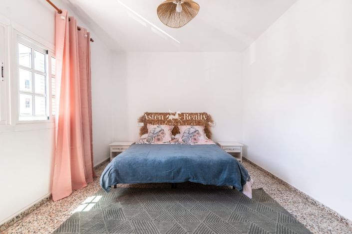 Image No.3-5 Bed Property for sale