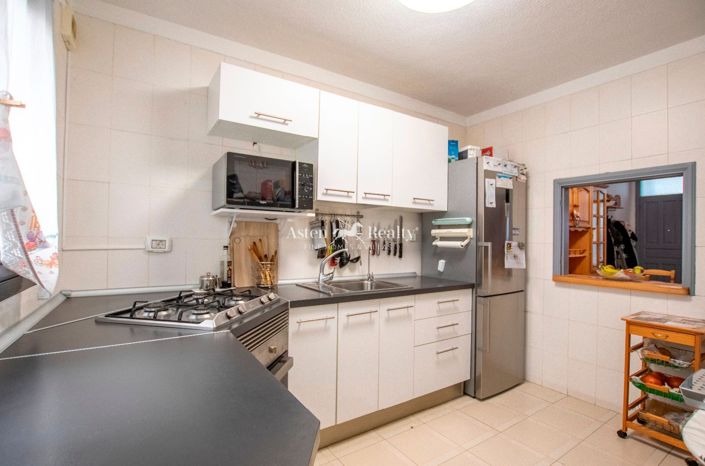 Image No.17-4 Bed House for sale