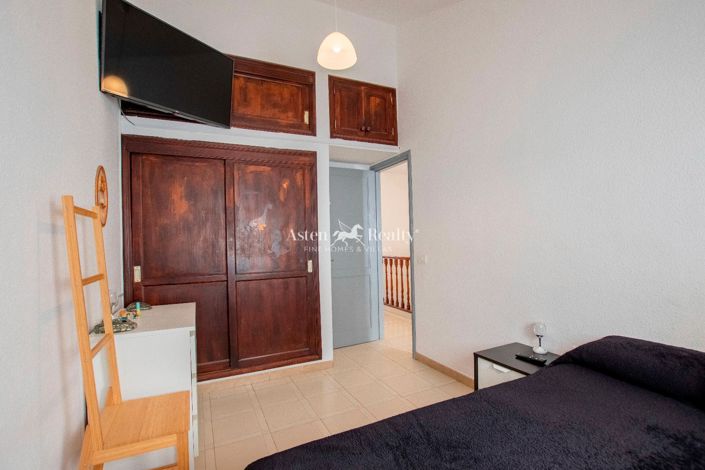 Image No.22-4 Bed House for sale