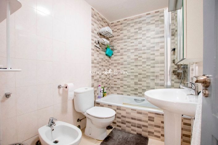 Image No.28-4 Bed House for sale