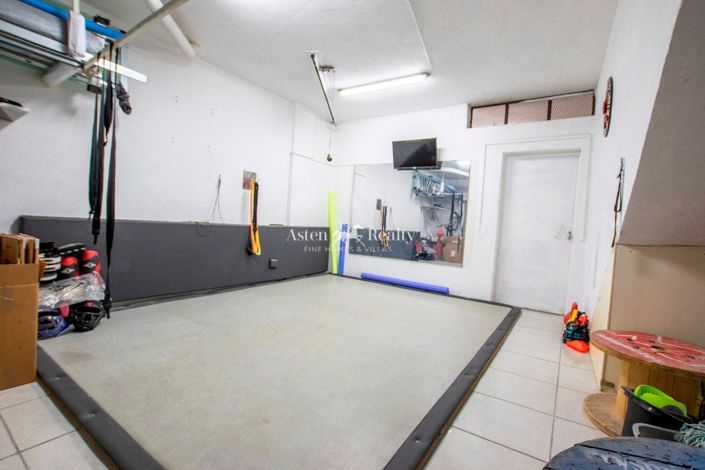 Image No.6-4 Bed House for sale