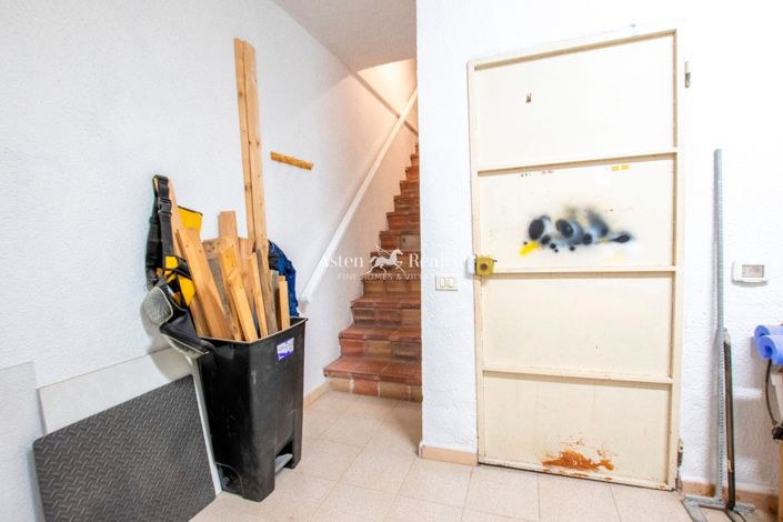 Image No.8-4 Bed House for sale