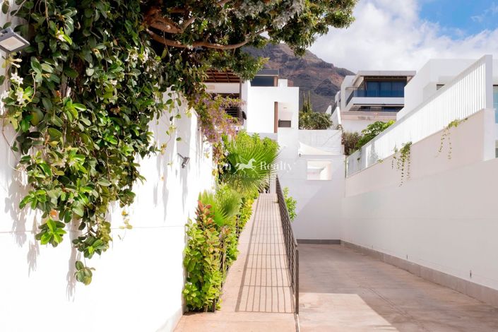 Image No.2-5 Bed Villa for sale