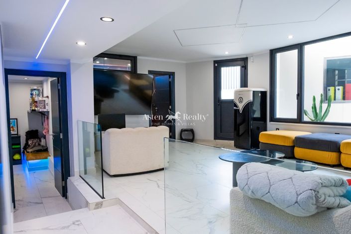 Image No.11-4 Bed Villa for sale