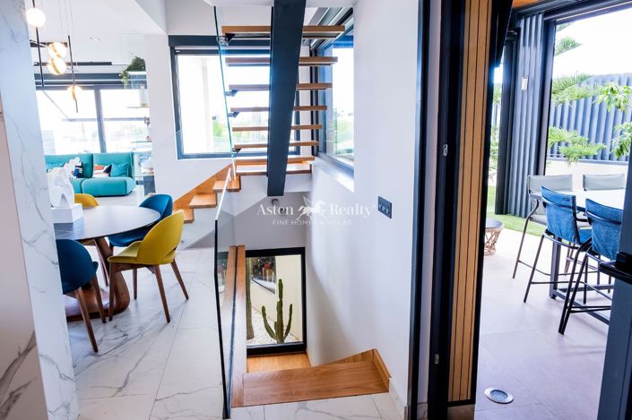 Image No.9-4 Bed Villa for sale