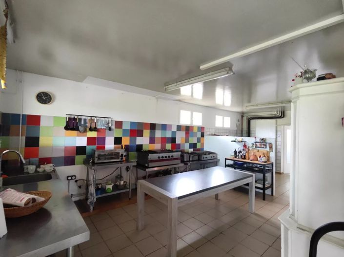 Image No.8-6 Bed House for sale