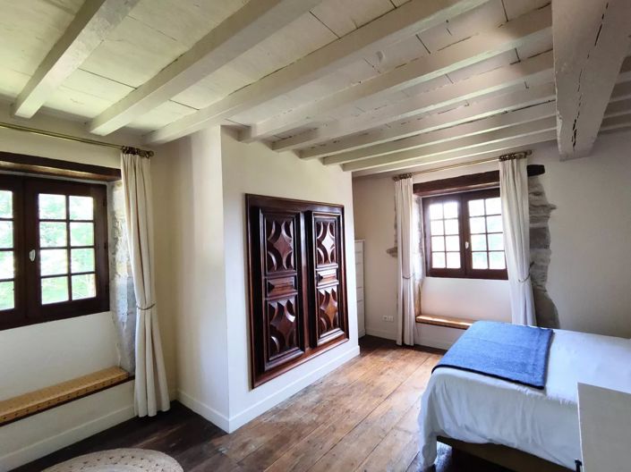 Image No.10-6 Bed House for sale