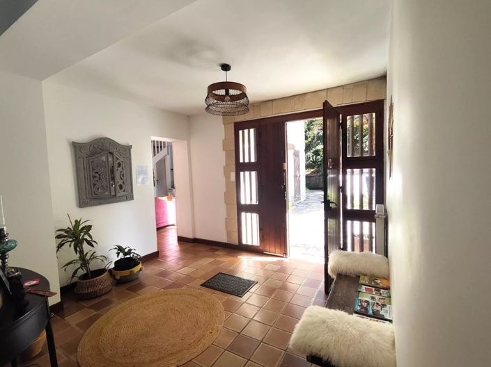 Image No.4-7 Bed House for sale