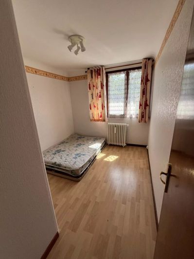 Image No.8-4 Bed House for sale