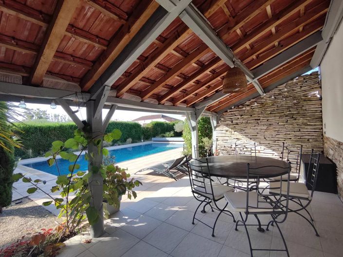 Image No.5-8 Bed House for sale