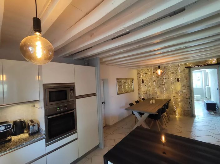 Image No.8-8 Bed House for sale