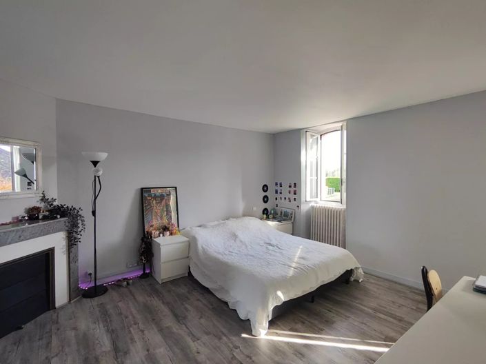 Image No.9-8 Bed House for sale