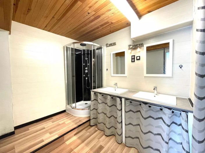 Image No.7-5 Bed House for sale