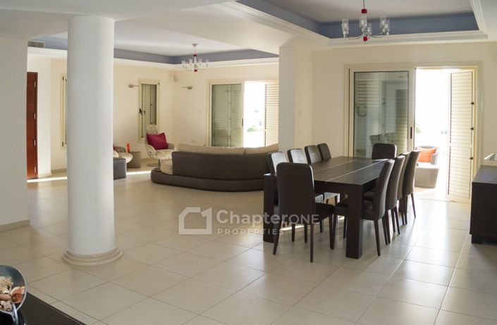 Image No.2-Villa de 8 chambres à vendre à Peyia