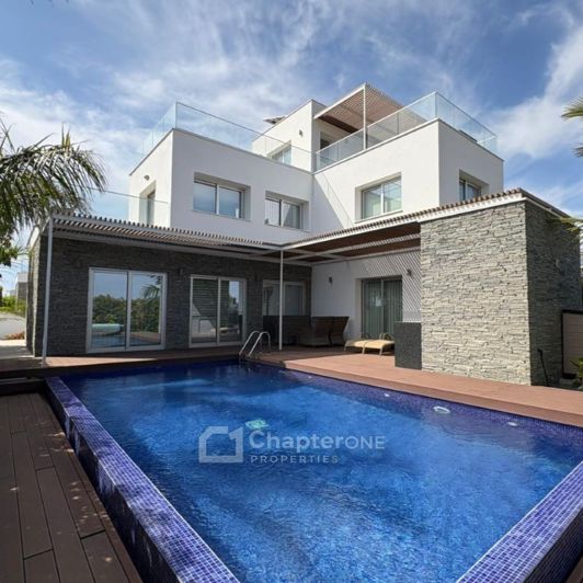 Image No.2-7 Bed Villa for sale