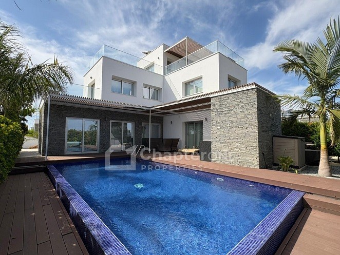 Image No.1-7 Bed Villa for sale