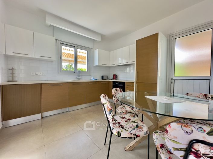 Image No.2-4 Bed Villa for sale