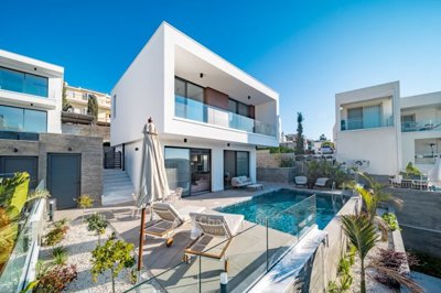 Detached Villa For Sale  in  Chlorakas