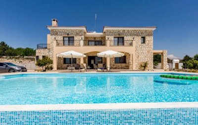 5 Bed Villa for sale