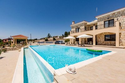 Detached Villa For Sale  in  Thrinia