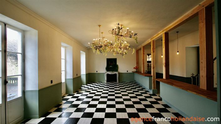 Image No.12-4 Bed Property for sale