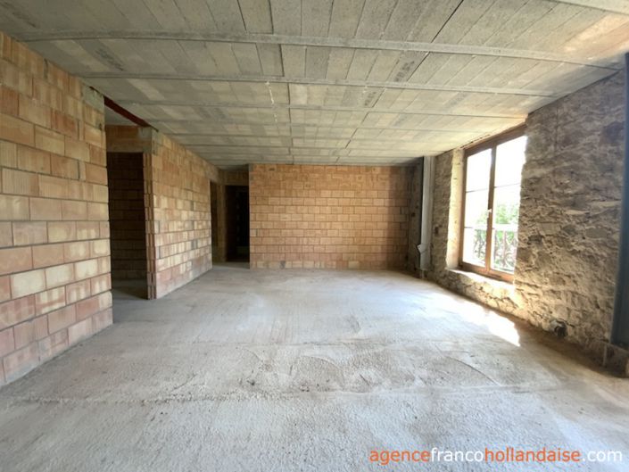 Image No.8-15 Bed House for sale