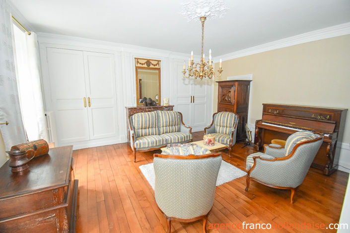 Image No.7-8 Bed House for sale