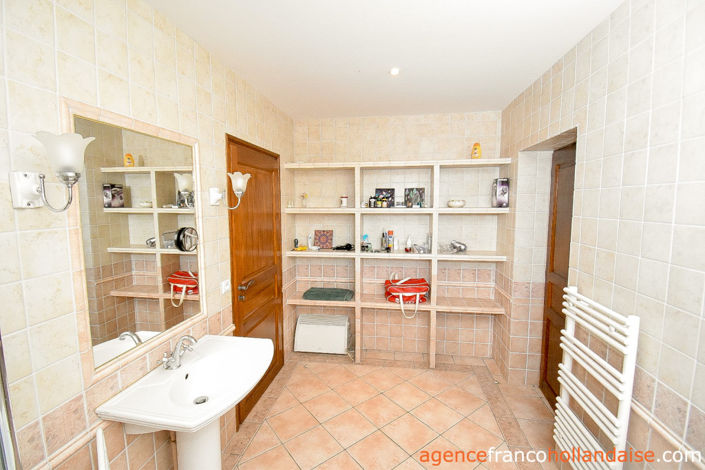 Image No.19-3 Bed House for sale
