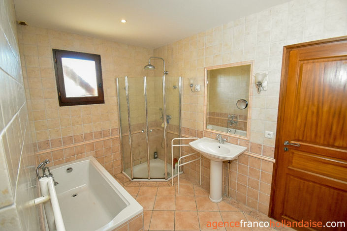 Image No.20-3 Bed House for sale