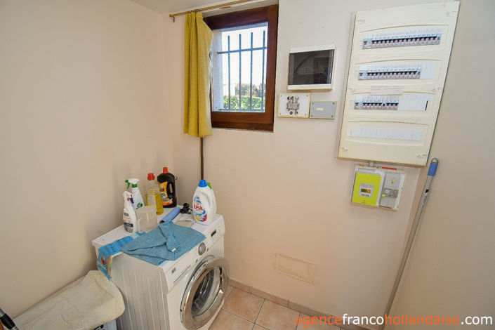 Image No.21-3 Bed House for sale