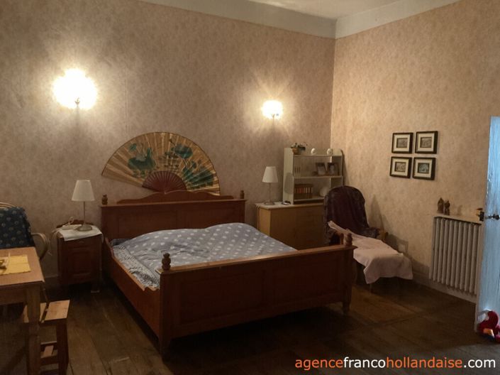 Image No.19-5 Bed House for sale