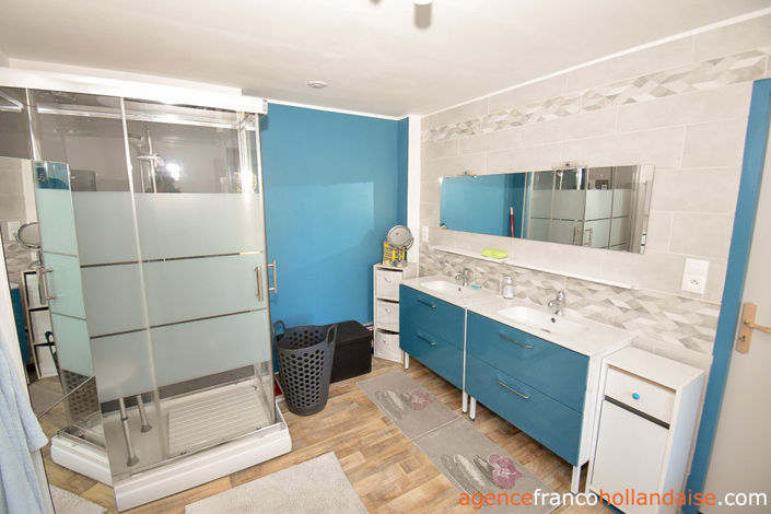 Image No.18-3 Bed House for sale