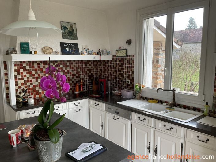 Image No.7-5 Bed House for sale