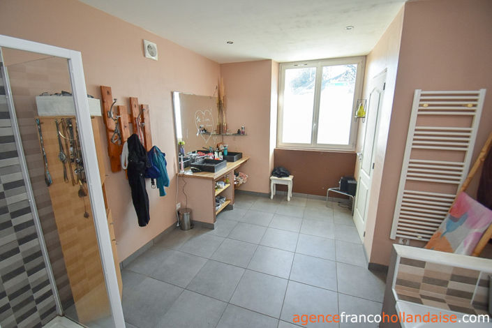 Image No.19-5 Bed House for sale