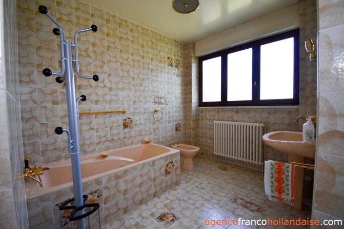 Image No.11-4 Bed House for sale