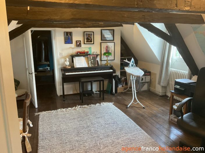 Image No.19-6 Bed House for sale