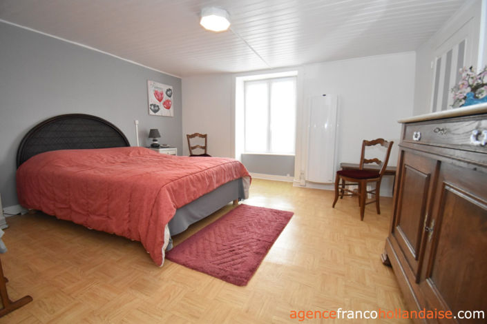 Image No.15-4 Bed House for sale