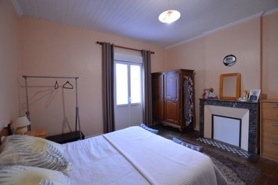 6791146ae7379-10