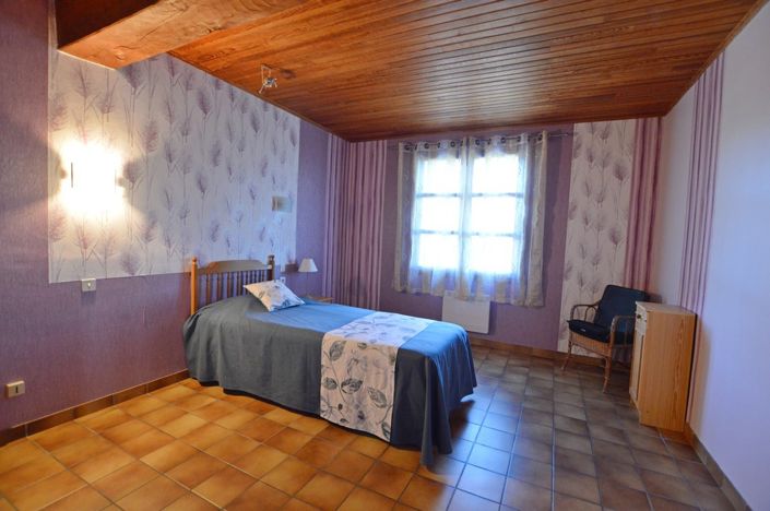 Image No.17-5 Bed Property for sale