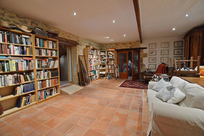 Image No.18-4 Bed Property for sale