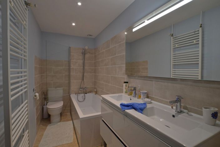 Image No.19-4 Bed Property for sale