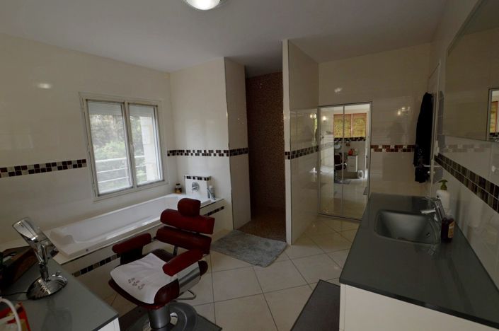 Image No.14-4 Bed Property for sale