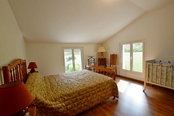 Image No.18-4 Bed Property for sale