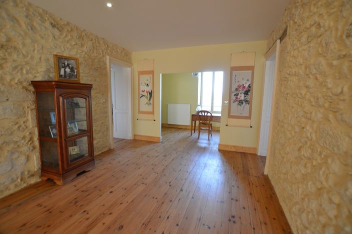 Image No.16-7 Bed Property for sale