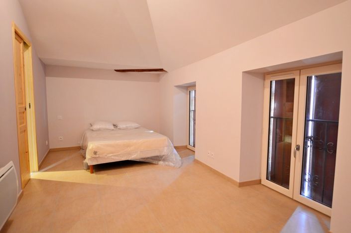 Image No.26-7 Bed Property for sale