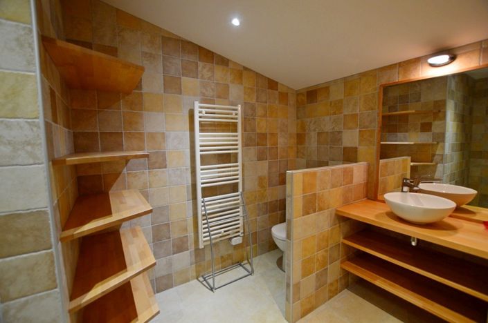 Image No.27-7 Bed Property for sale