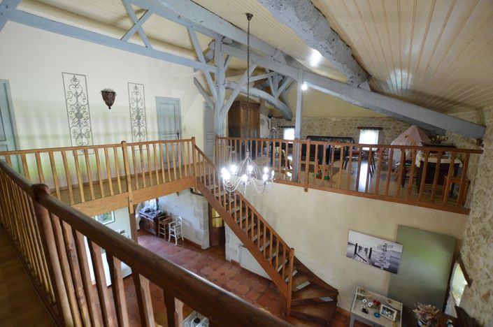 Image No.17-6 Bed Property for sale