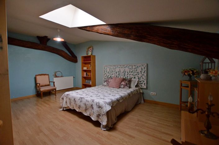 Image No.20-6 Bed Property for sale