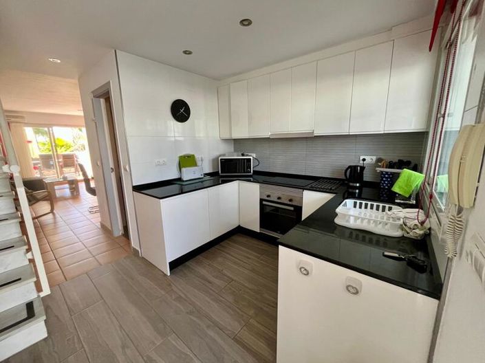 Image No.13-2 Bed Townhouse for sale